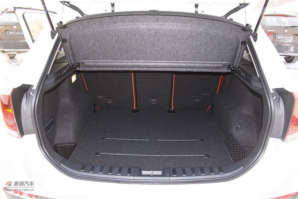 华晨宝马X1座椅空间