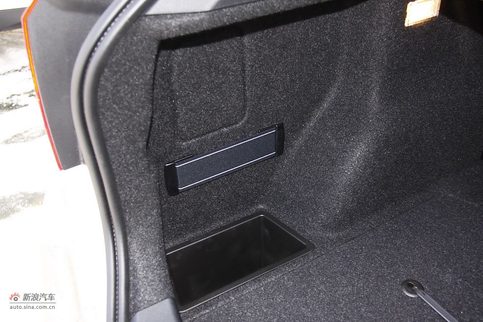 华晨宝马X1座椅空间