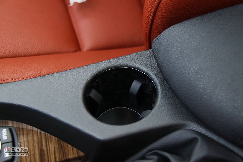 华晨宝马X1座椅空间