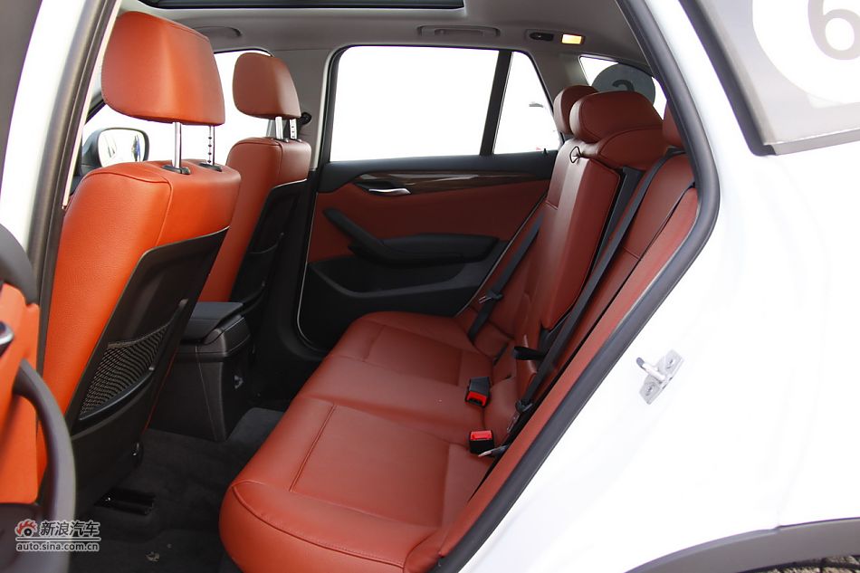 华晨宝马X1座椅空间