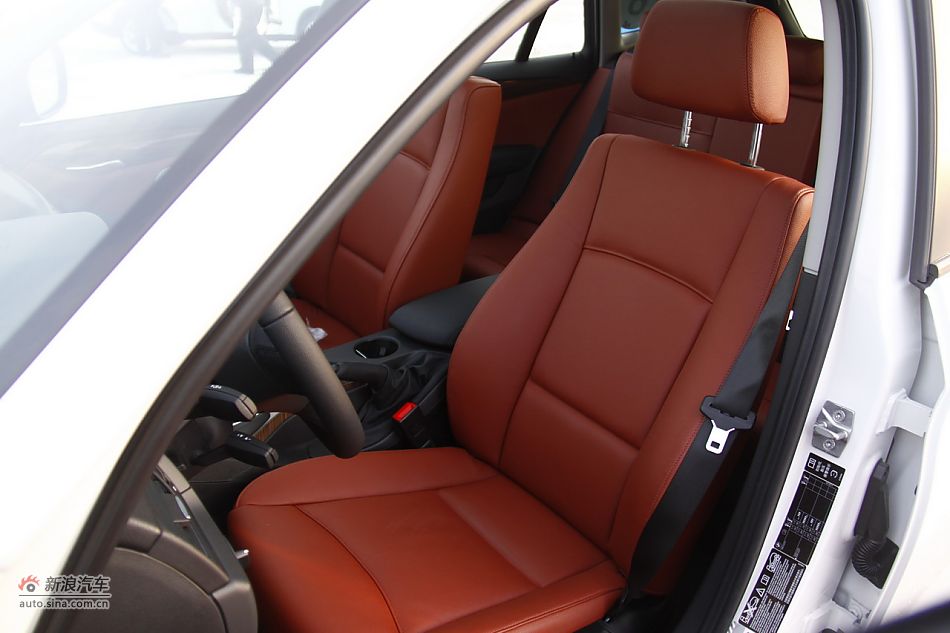 华晨宝马X1座椅空间