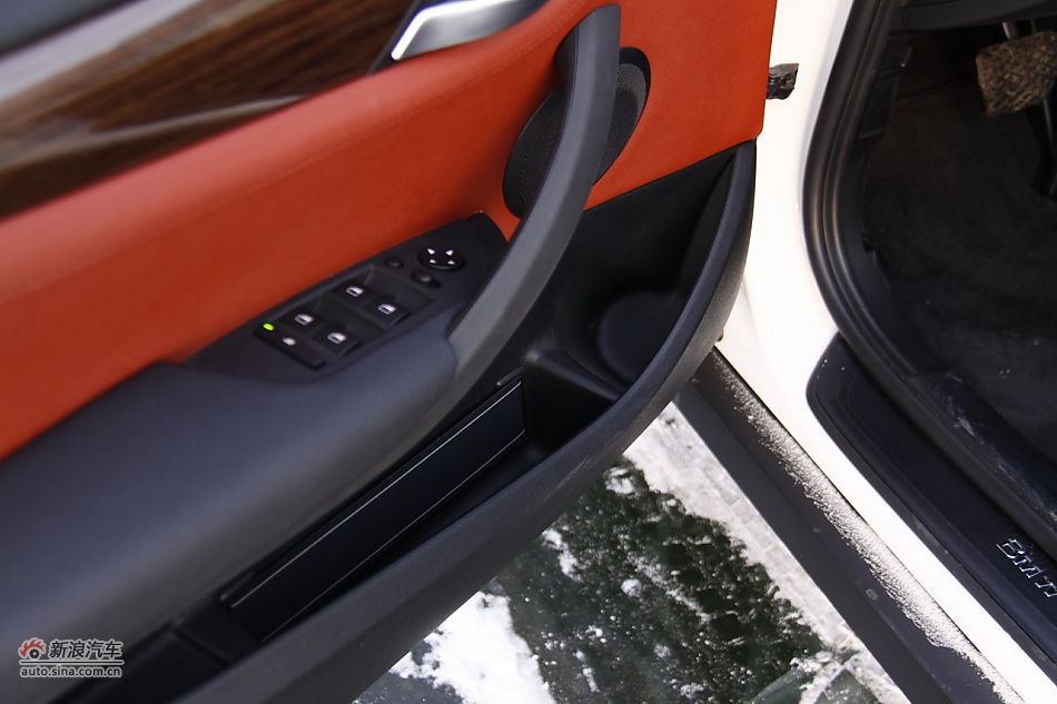 华晨宝马X1座椅空间