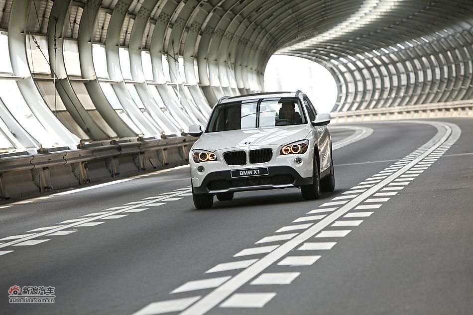 2012款华晨宝马X1 xDrive20i官方图