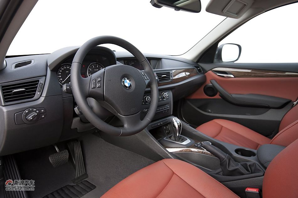2012款华晨宝马X1 xDrive20i官方图
