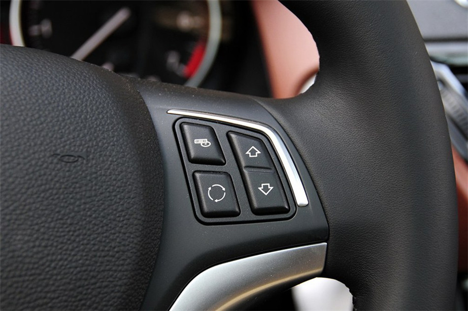 宝马X1 2013款 2.0T AT xDrive20i X设计套装