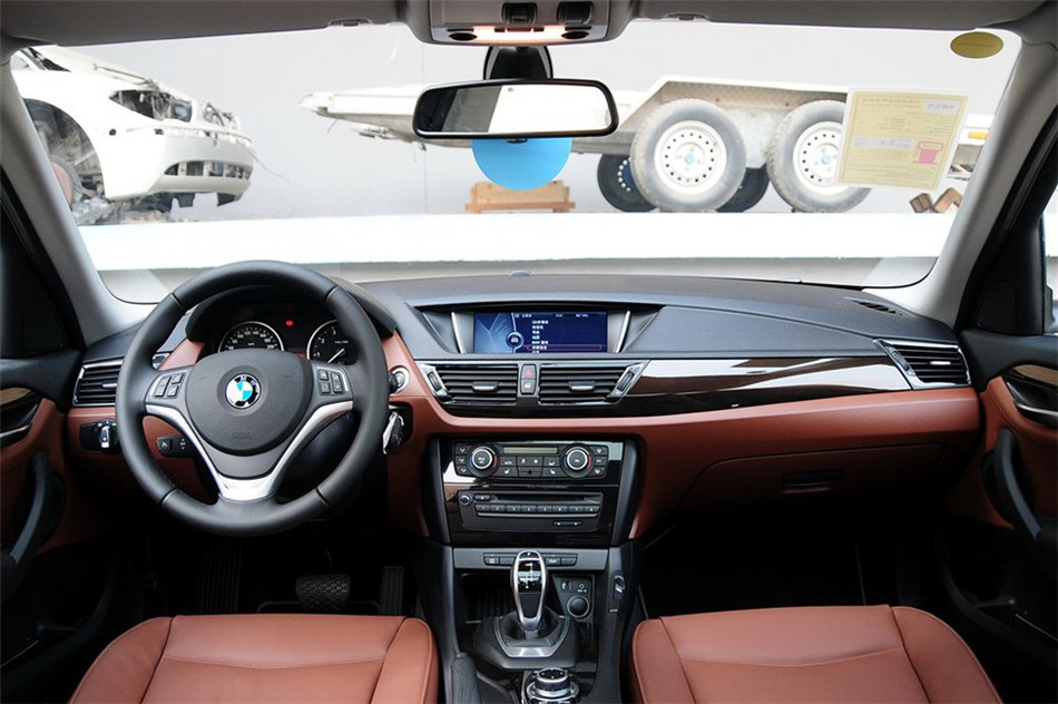 宝马X1 2013款 2.0T AT xDrive20i X设计套装