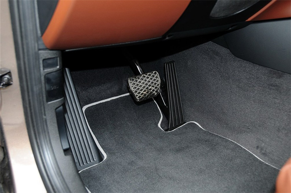 宝马X1 2013款 2.0T AT xDrive20i X设计套装