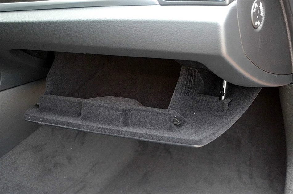 2014款 2.0T AT XDrive20i X设计套装 座椅空间