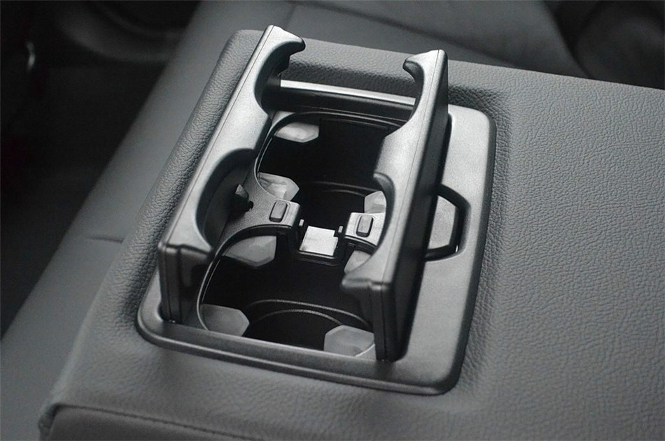 2014款 2.0T AT XDrive20i X设计套装 座椅空间