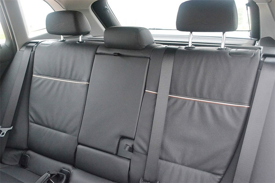 2014款 2.0T AT XDrive20i X设计套装 座椅空间