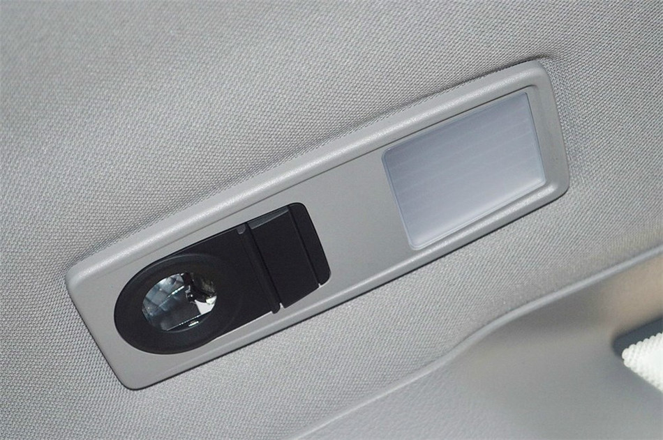 2014款 2.0T AT XDrive20i X设计套装 座椅空间