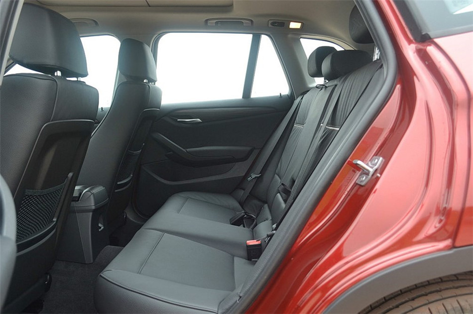 2014款 2.0T AT XDrive20i X设计套装 座椅空间