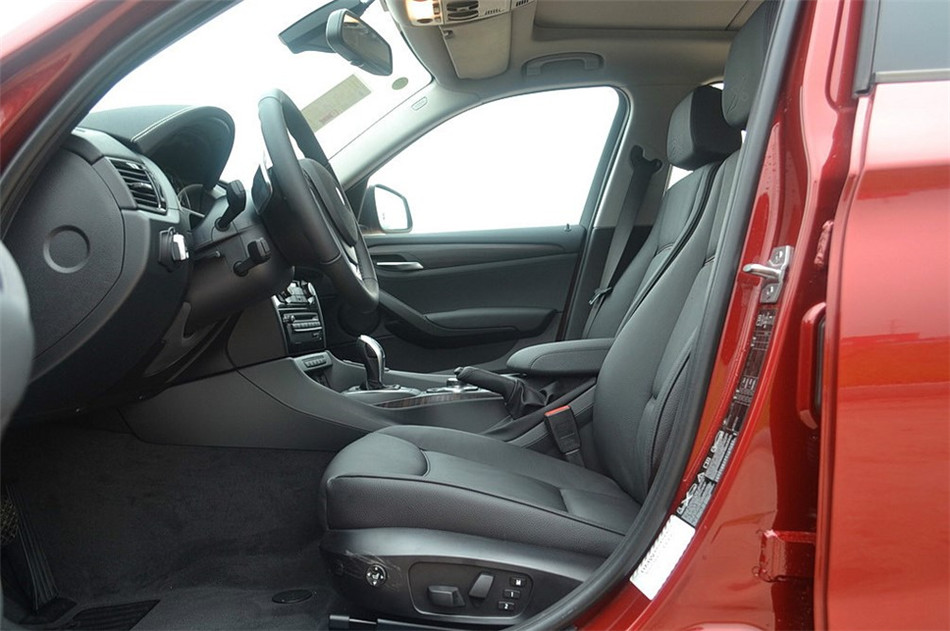 2014款 2.0T AT XDrive20i X设计套装 座椅空间