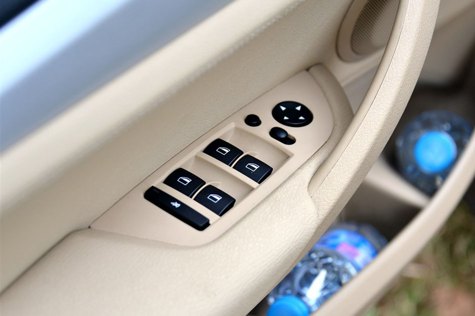 2015款 xDrive20i 时尚型 座椅空间