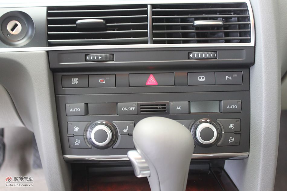 2010款奥迪A6L 2.4舒适型