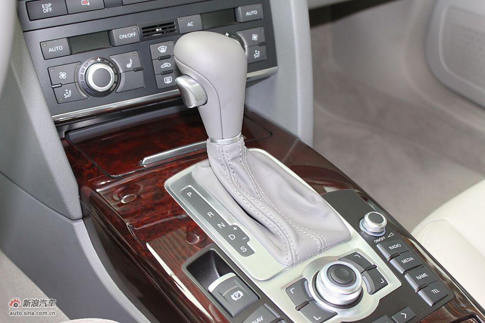 2010款奥迪A6L 2.4舒适型