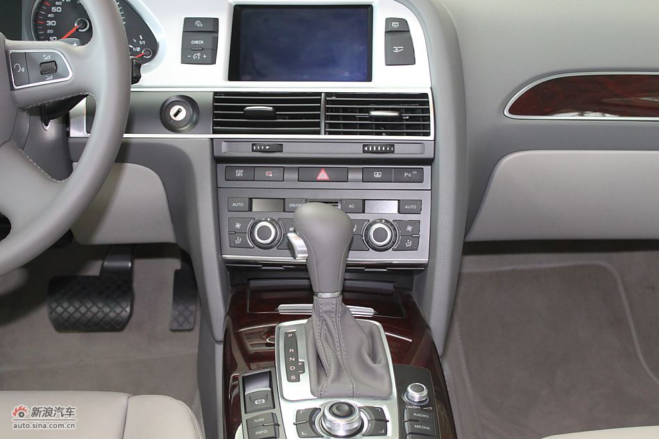 2010款奥迪A6L 2.4舒适型