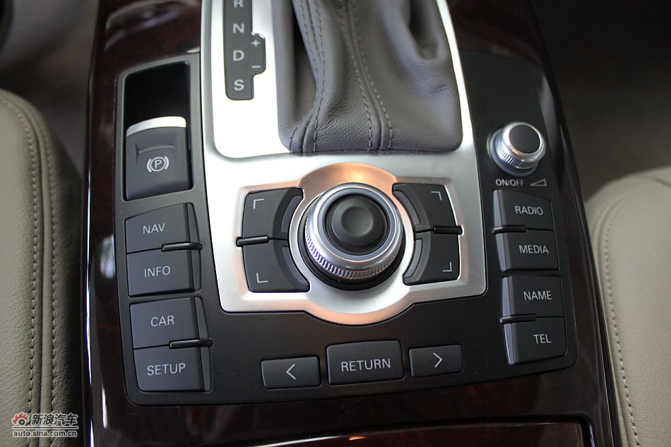 2010款奥迪A6L 2.4舒适型