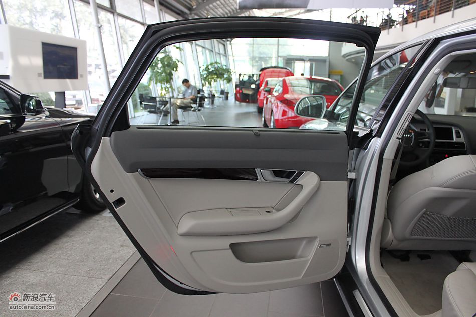 2010款奥迪A6L 2.4舒适型