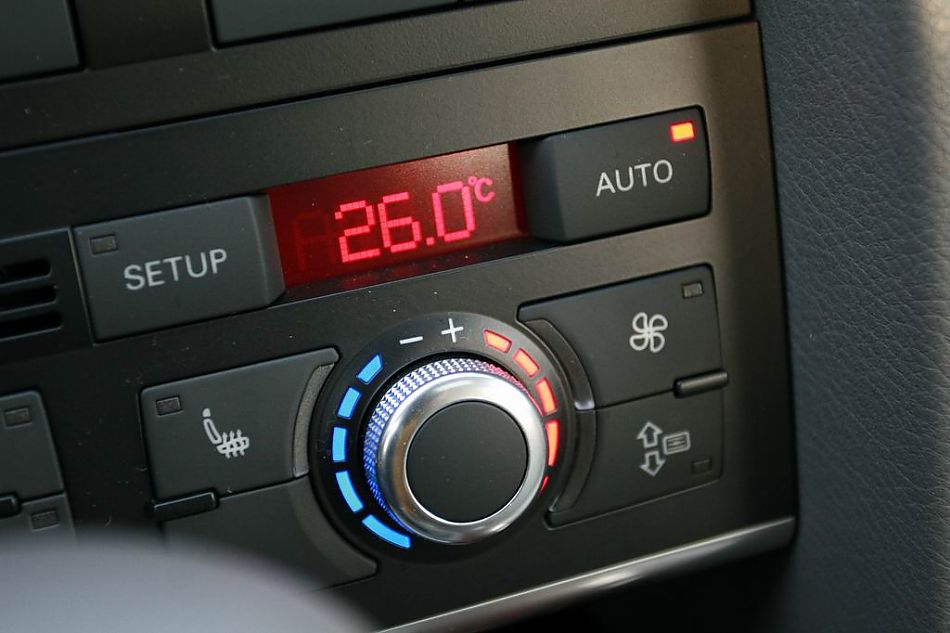 09款全新奥迪A6L内饰实拍