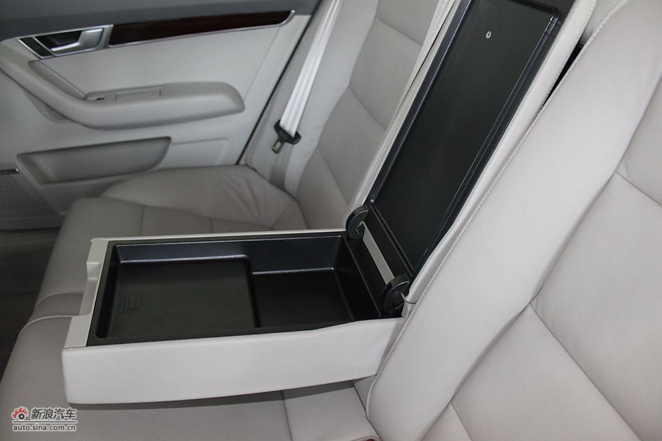 2010款奥迪A6L 2.4舒适型