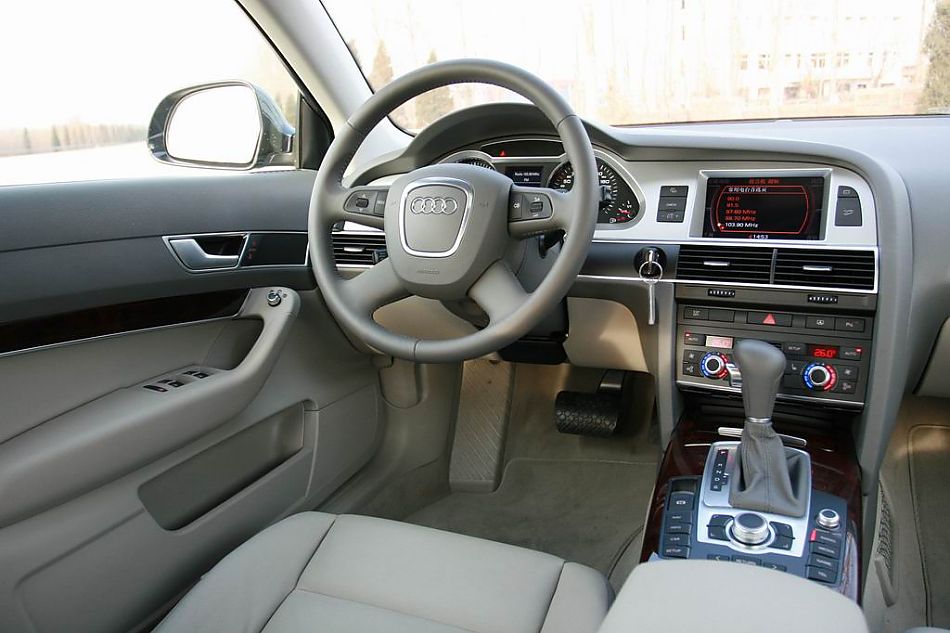 09款全新奥迪A6L内饰实拍
