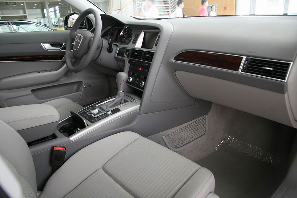 一汽大众奥迪A6L内饰