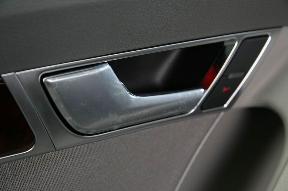 一汽大众奥迪A6L车门内部