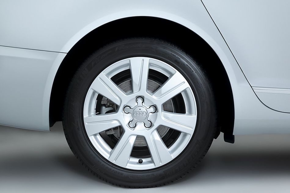 奥迪A6L 2.7TDI轮毂