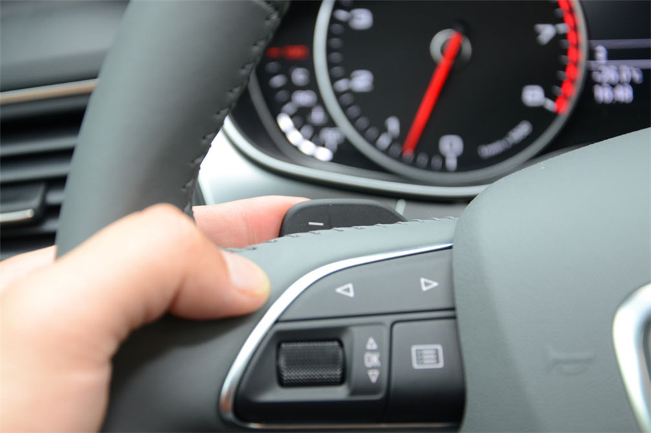 奥迪A6L 2012款 2.5L CVT 豪华型 