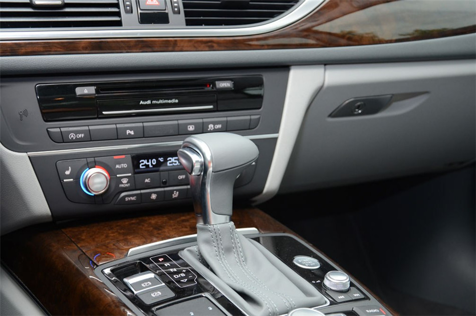 奥迪A6L 2012款 2.5L CVT 豪华型 