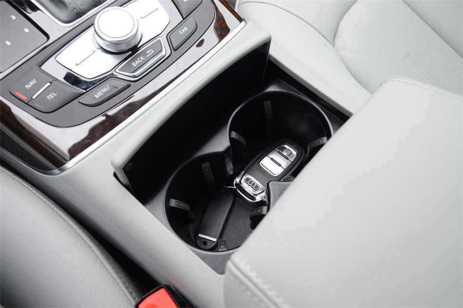 奥迪A6L 2012款 2.5L CVT 豪华型 