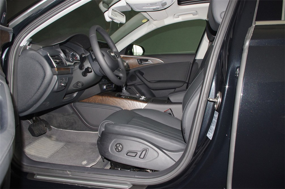 奥迪A6L 2012款 2.5L CVT 豪华型 