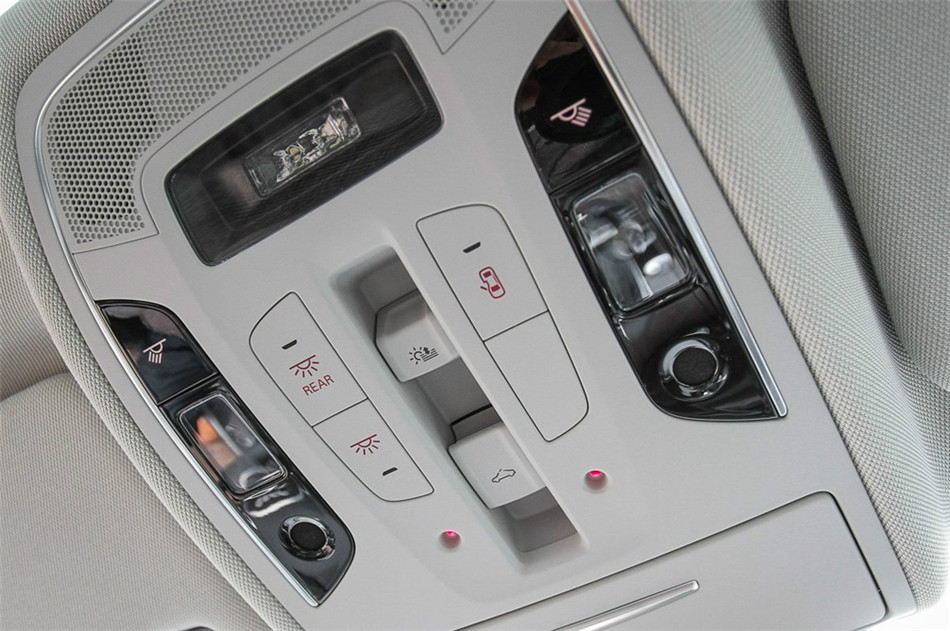 2014款 3.0T 50 TFSI DCT quattro 豪华型 座椅空间