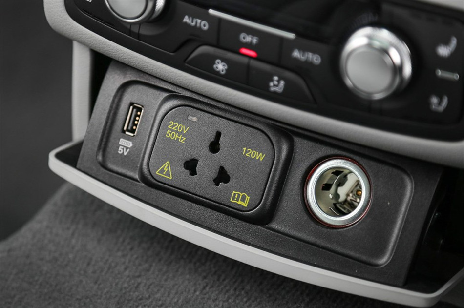 2014款 3.0T 50 TFSI DCT quattro 豪华型 座椅空间