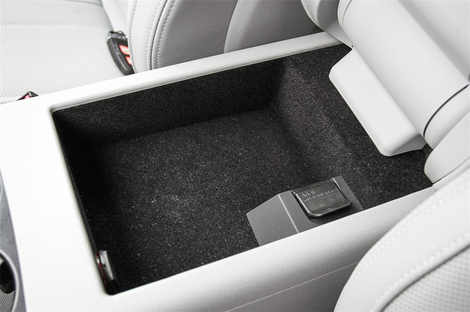 2014款 3.0T 50 TFSI DCT quattro 豪华型 座椅空间