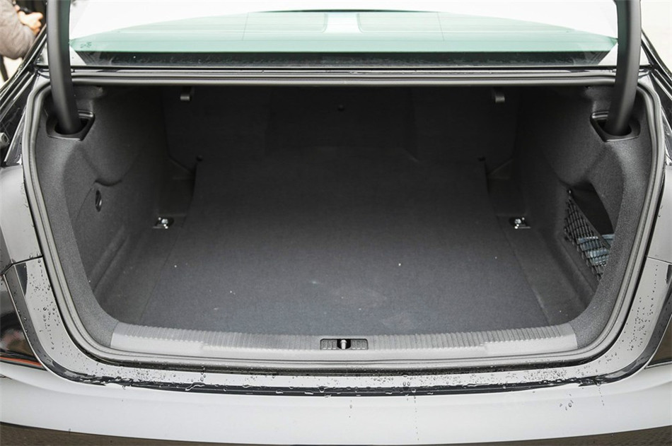 2014款 3.0T 50 TFSI DCT quattro 豪华型 座椅空间