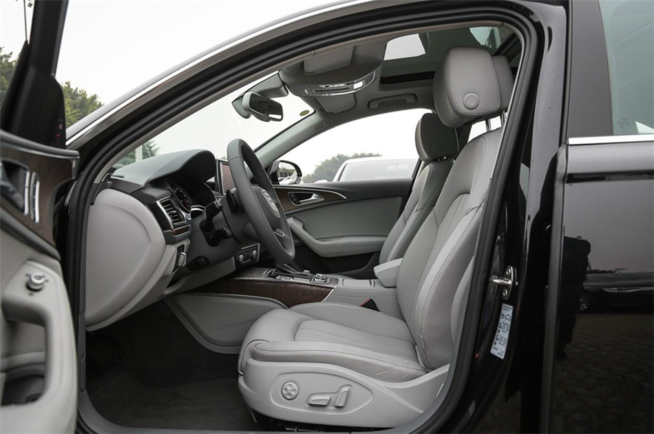 2014款 3.0T 50 TFSI DCT quattro 豪华型 座椅空间