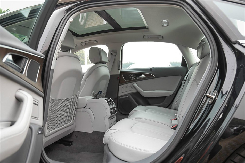 2014款 3.0T 50 TFSI DCT quattro 豪华型 座椅空间