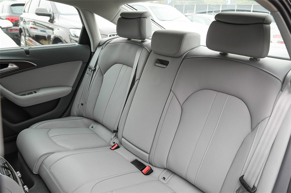 2014款 3.0T 50 TFSI DCT quattro 豪华型 座椅空间