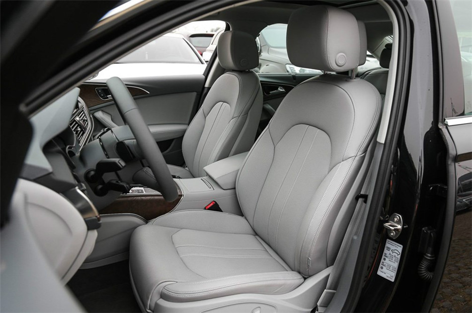 2014款 3.0T 50 TFSI DCT quattro 豪华型 座椅空间