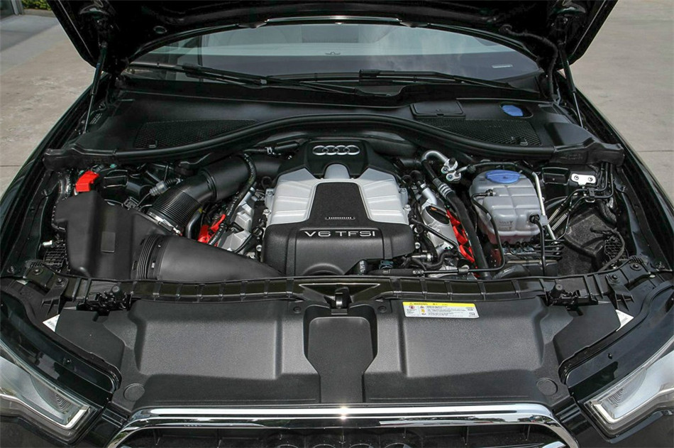 2014款 3.0T 50 TFSI DCT quattro 豪华型 引擎底盘