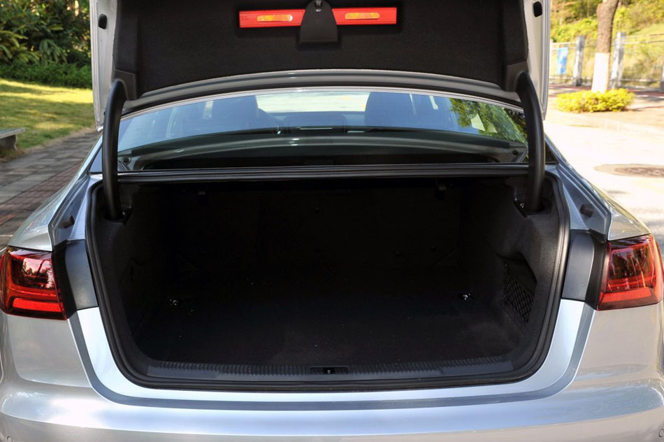 2016款 TFSI 运动型 座椅空间