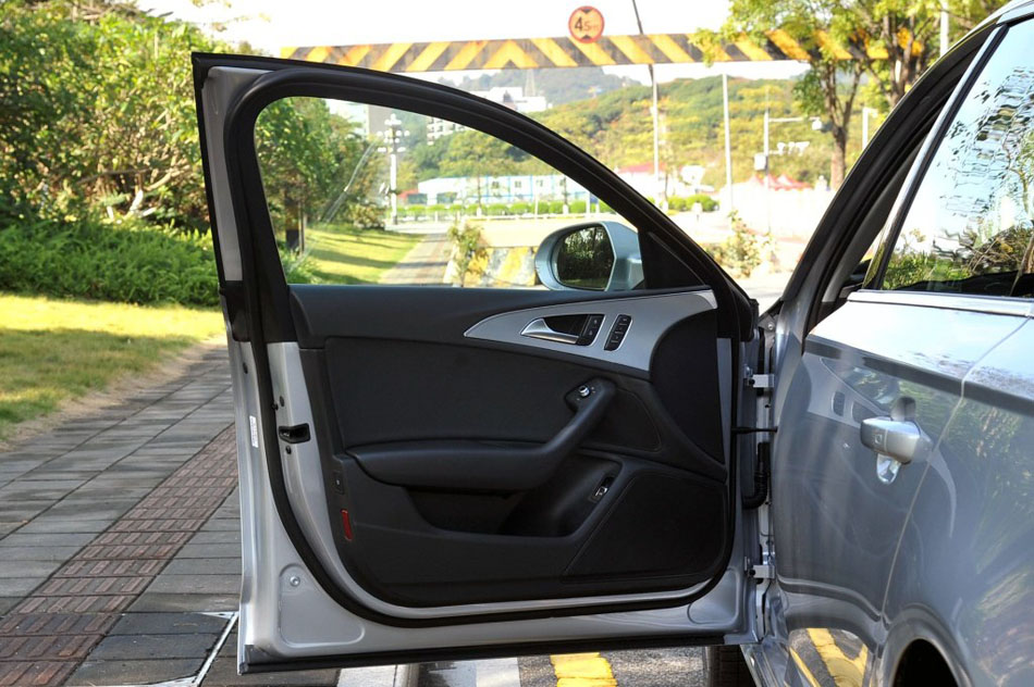 2016款 TFSI 运动型 座椅空间