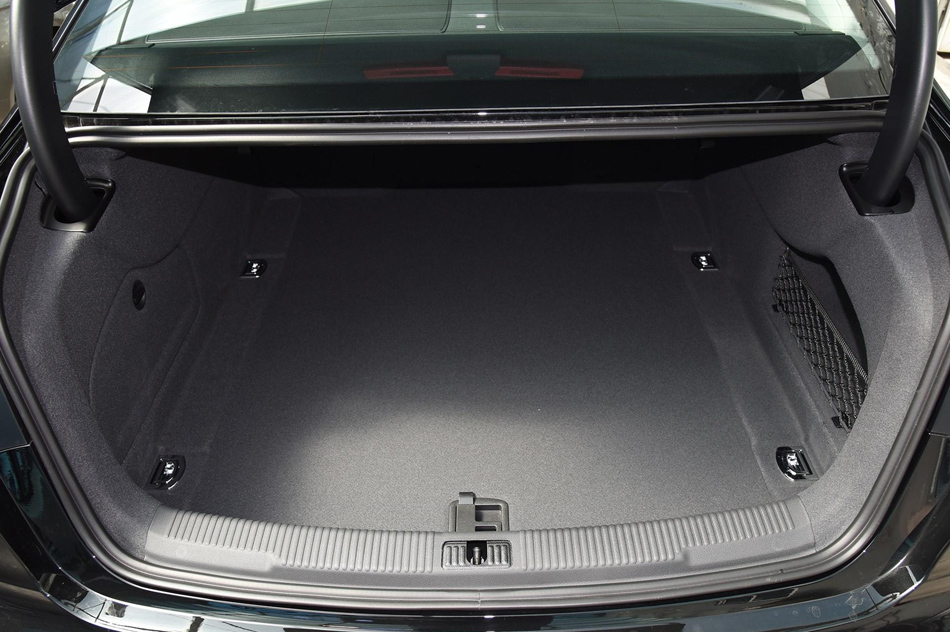 2018款 30周年年型 35 TFSI 时尚型 座椅空间