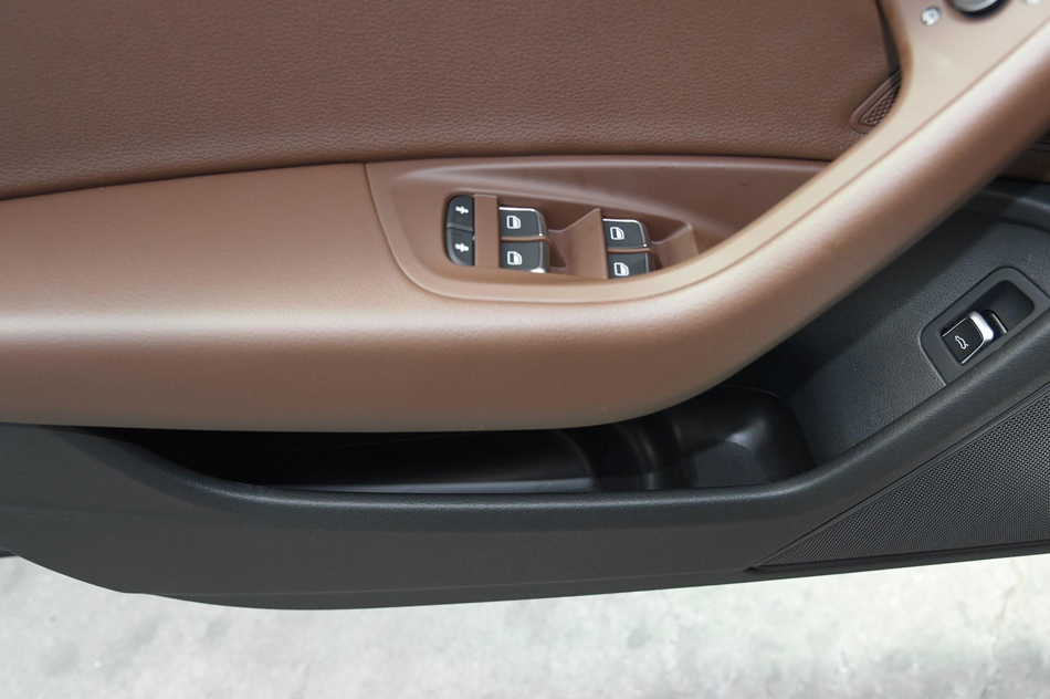 2018款 30周年年型 35 TFSI 时尚型 座椅空间