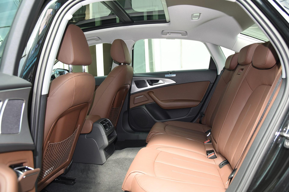 2018款 30周年年型 35 TFSI 时尚型 座椅空间