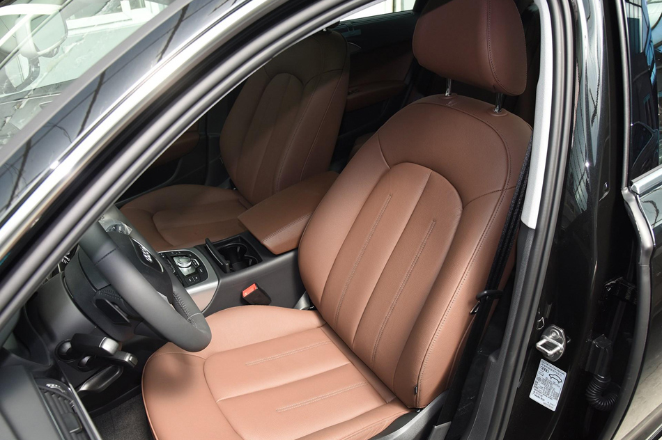 2018款 30周年年型 35 TFSI 时尚型 座椅空间