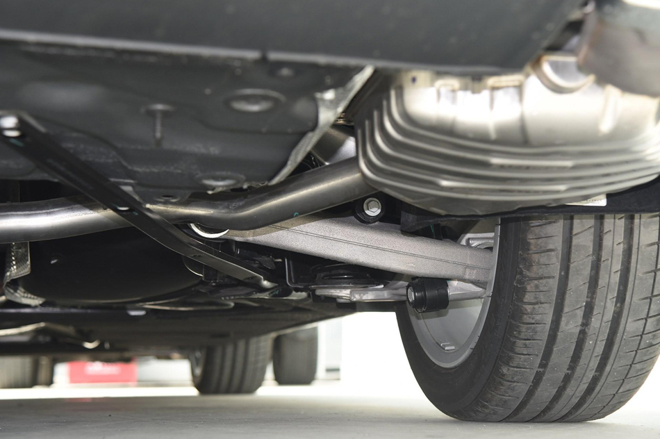 2018款 30周年年型 35 TFSI 时尚型 引擎底盘