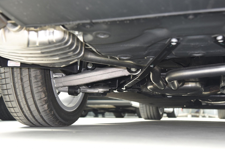 2018款 30周年年型 35 TFSI 时尚型 引擎底盘